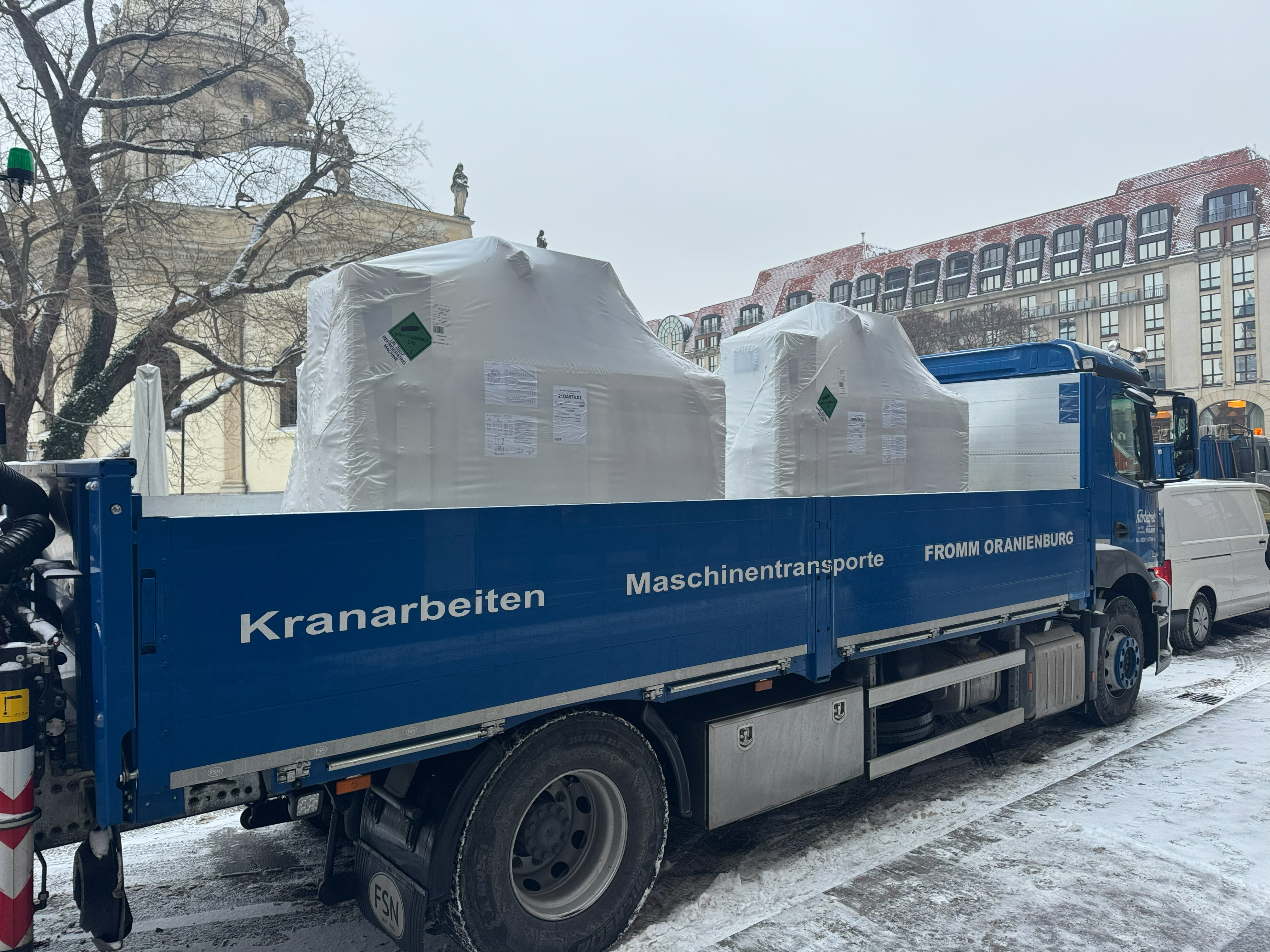 Erst gab es bei Holmes Place Mitte von Benndorf und Hildebrand Mietkälte zur Überbrückung, später zwei neue RTSF-Kältemaschinen der Marke Trane.